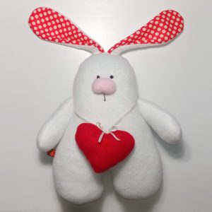 М'яка іграшка ручної роботи "Зайченя з серцем", білий