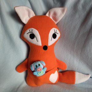 Іграшка ручної роботи Лисичка з кишенькою